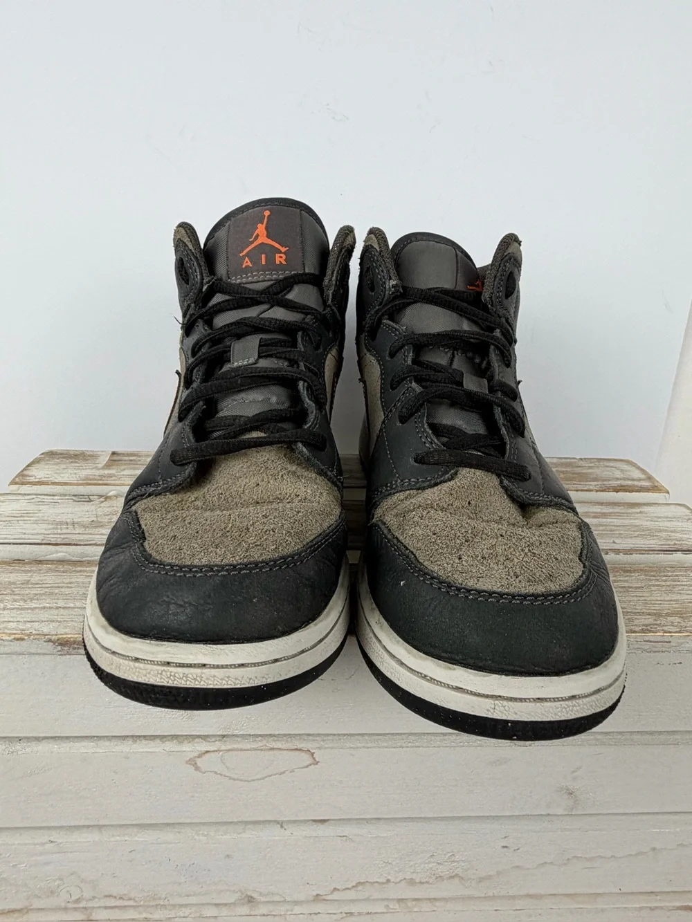 Nike Air Jordan 1 Mid SE sneakers grey/black leather and suede upper size 6.5Y